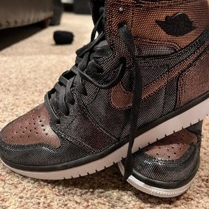 W AIR JORDAN 1 HI OG
"Fearless"